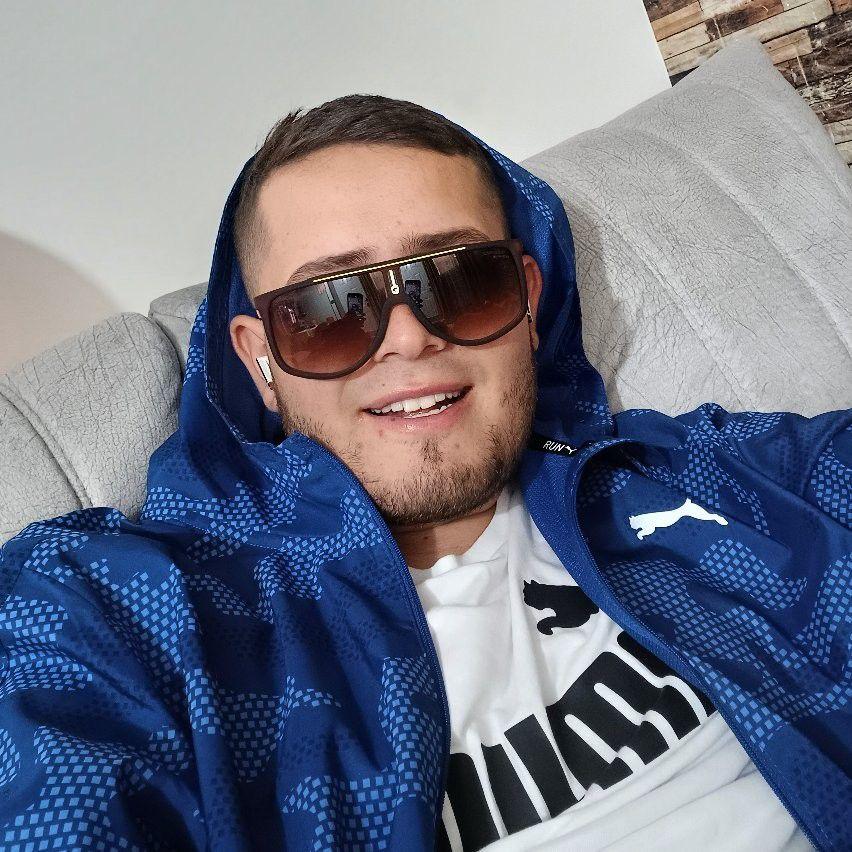 <em>Andres Felipe V.</em>